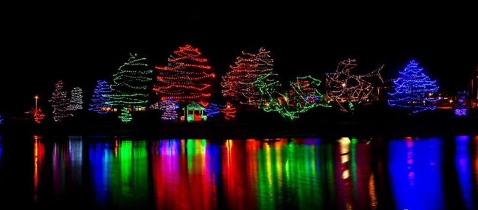 This image has an empty alt attribute; its file name is Sar-Ko-Park-Christmas-Light-Display.png